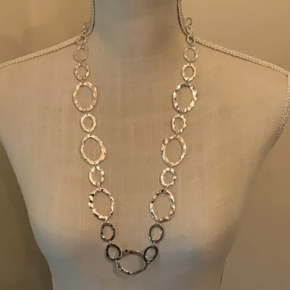 Kim Rogers Hammered Disk Silver-tone Necklace - Picture 4 of 4